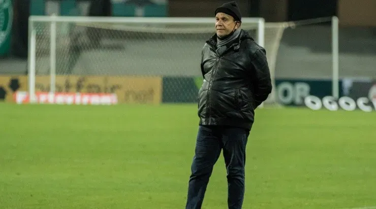 Robson Mafra/AGIF - Hélio dos Anjos vai contar com uma equipe de 'cara nova' na Série B