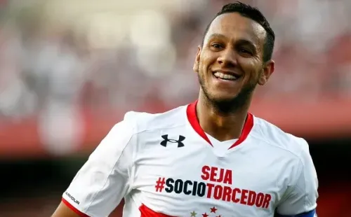 Foto:Daniel Vorley/AGIF – Souza defendeu as cores do São Paulo, Vasco e Grêmio no futebol brasileiro
