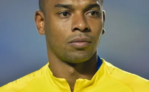 Foto: Thiago Ribeiro/AGIF – Fernandinho concedeu entrevista sobre voltar ao Athletico