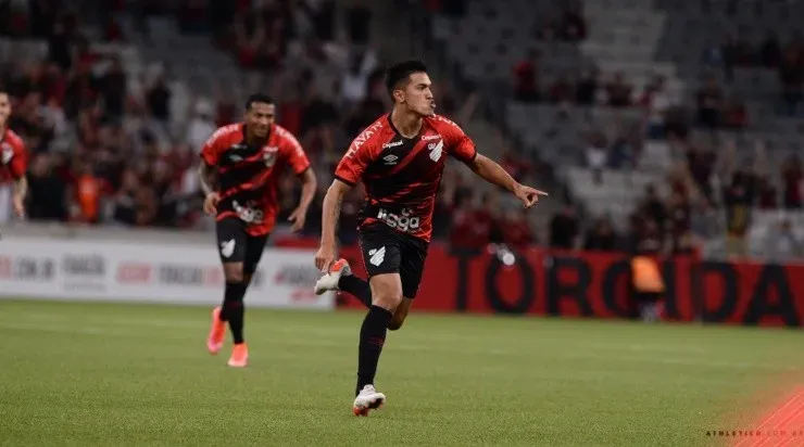 Foto: Fabio Wosniak/athletico.com.br/Divulgação - Cuello: marcou em sua estreia pelo Furacão