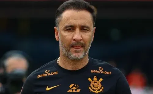 Vitor Pereira não deve utilizar Thiaguinho no Corinthians (Foto: Marcello Zambrana/AGIF)