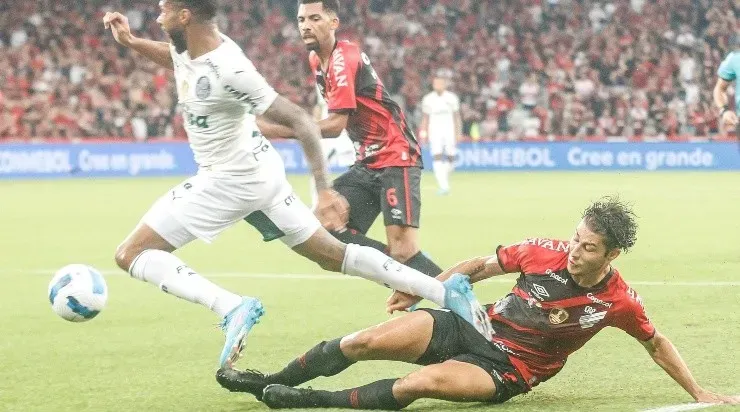 Gabriel Machado/AGIF - Marcinho em atuação pelo Furacão