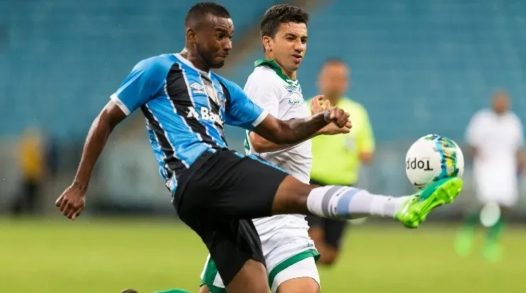 Foto: Jeferson Guareze/AGIF - O lateral ainda se recupera de lesão no Tricolor