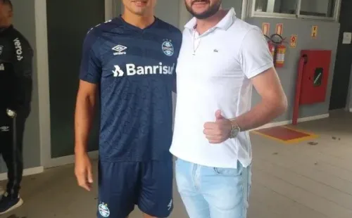 Elkeson já com a camisa do Grêmio - Foto: Reprodução