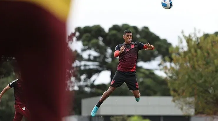 Foto: Gustavo Oliveira/Athletico.com.br/Divulgação - Pedro Rocha: à disposição de Valentim no Furacão