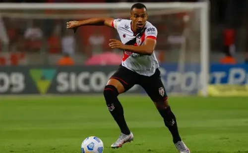 Foto: Maxi Franzoi/AGIF – Marlon Freitas tem ótimos números pelo Atlético-GO na atual temporada