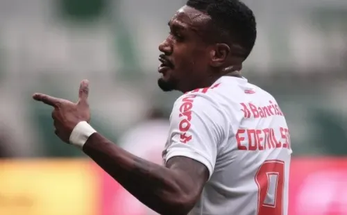 Foto: Ettore Chiereguini/AGIF – Edenilson foi um destaques em 2021 e hoje teve uma queda de desempenho na equipe