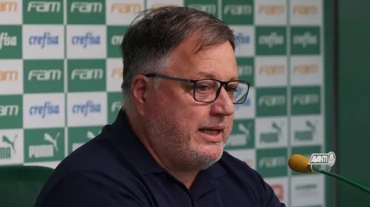 Anderson Barros voltou a ser criticado pela torcida após não fechar com Carlos Vinícius