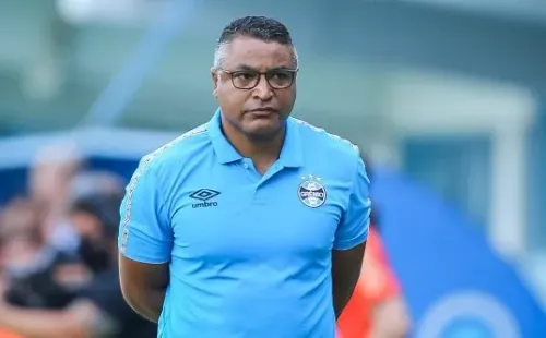 Roger Machado testou Pedro na função de Campaz (Foto: Pedro H. Tesch/AGIF)