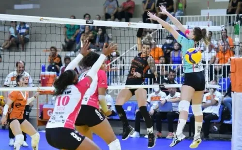 Osvaldo F./Divulgação/ São Caetano e Brusque em duelo da Final da Superliga Feminina.