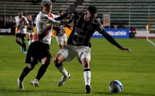 Javier Mamani/Getty Images / Corinthians em campo pela Libertadores.