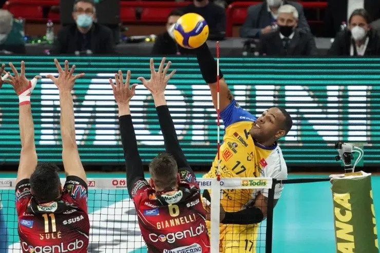 Loris Cerquiglini/LiveMedia/NurPhoto via Getty Images - Leal em jogo contra o Perugia