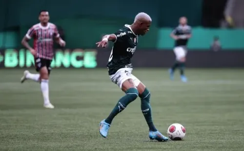 Foto: Ettore Chiereguini/AGIF – Palmeiras definiu valor de R$ 125 milhões para negociar o volante Danilo