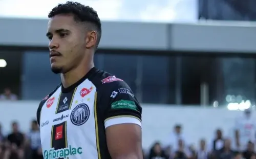 Foto: (Joao Vitor Rezende Borba/AGIF) - André Lima saiu na frente na disputa pela titularidade no Operário