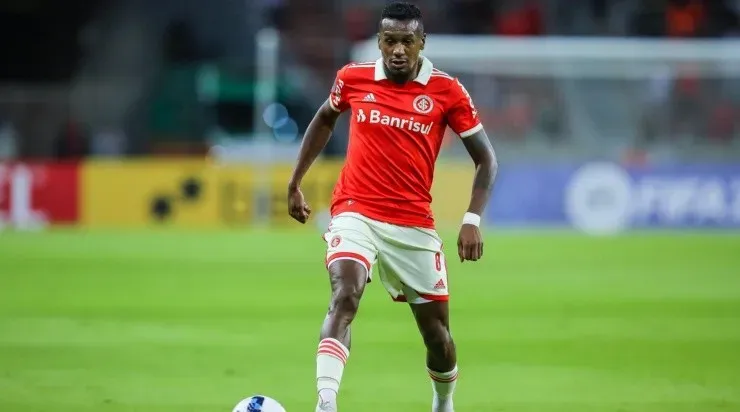 Foto: Pedro H. Tesch/AGIF - O meio-campista virou preocupação no Colorado