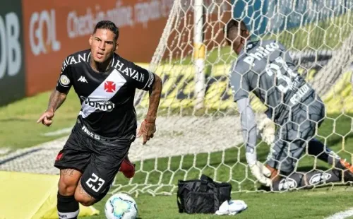 Carlinhos comemora gol pelo Vasco, em cima do Santos, pelo Brasileirão de 2020. / oto: Thiago Ribeiro/AGIF