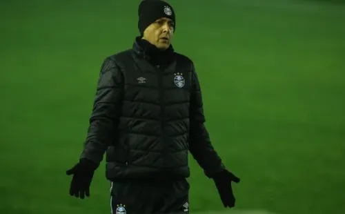 Foto:Pedro H. Tesch/AGIF | Gremistas ‘alopram’ na web e colocam Tiago Nunes como “nome certo” para substituir Medina no Inter