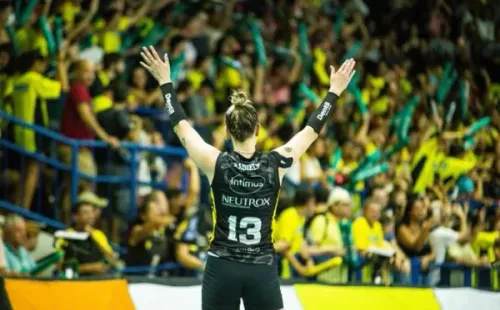 Kasiely ajudou o Praia Clube chegar a final. Foto: Divulgação Twitter Praia Clube