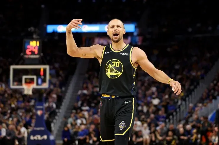 Ezra Shaw/Getty Images - Stephen Curry, em quadra nesta sábado (16)