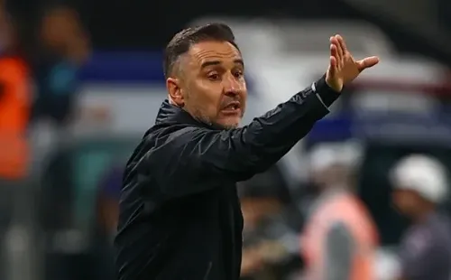 Foto: (Marcello Zambrana/AGIF) - Vítor Pereira vinha escalando Róger Guedes como centroavante