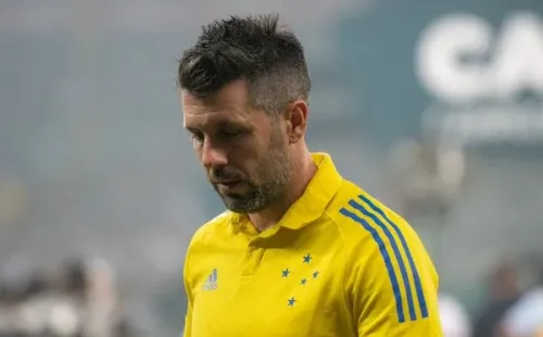 Foto: Alessandra Torres/AGIF – Pezzolano chegou durante a gestão do Cruzeiro e vem tendo bom aproveitamento