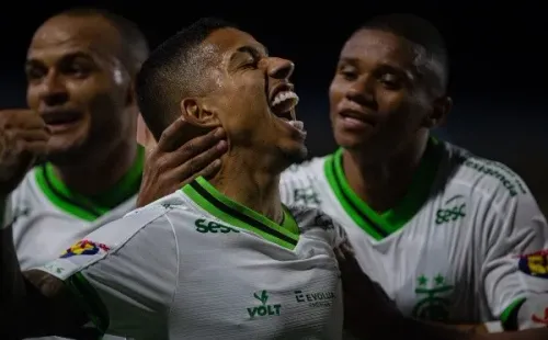 Foto: Francisco Cedrim/AGIF – Os três gols do Coelho foram marcados na etapa final