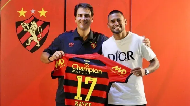 Kayke foi apresentado no Sport e jogará com a camisa 17. Foto: Anderson Stevens/ Sport
