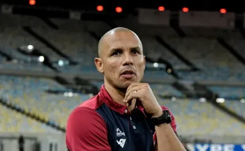 Foto: (Thiago Ribeiro/AGIF) - Higo Magalhães espera conquistar sua primeira vitória nesta Série B