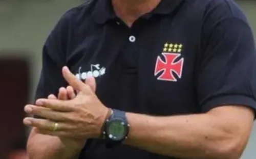 Bruno Mazzeo se manifestou em suas redes sociais neste sábado (23), para criticar o trabalho do treinador Zé Ricardo.