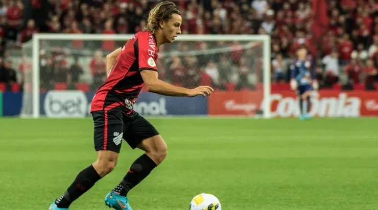 Foto: Robson Mafra/AGIF - O uruguaio se adaptou rapidamente ao Furacão