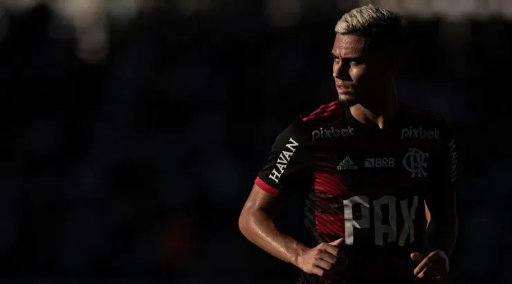 Foto: Jorge Rodrigues/AGIF - Meio-campista não vaio permanecer no Flamengo.