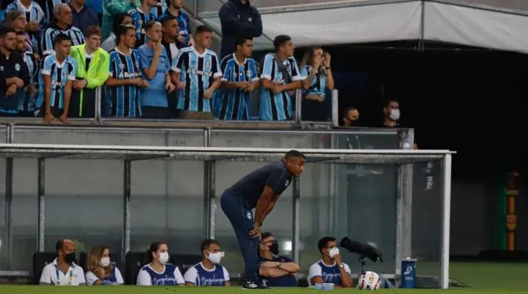 Foto: Maxi Franzoi/AGIF - Grêmio segue na luta pelo acesso.