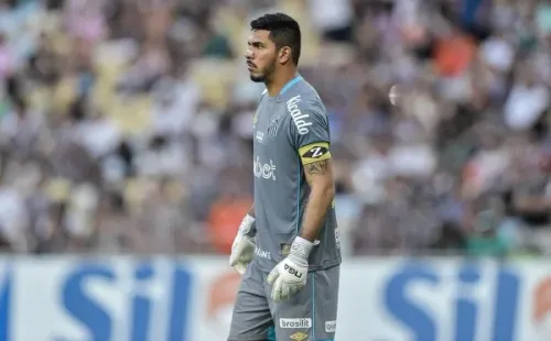 João Paulo com a camisa do Santos (Foto: Thiago Ribeiro/AGIF)