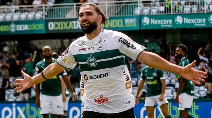 Foto: Gabriel Machado/AGIF - Léo Gamalho: artilheiro pode voltar ao time contra o Fluminense