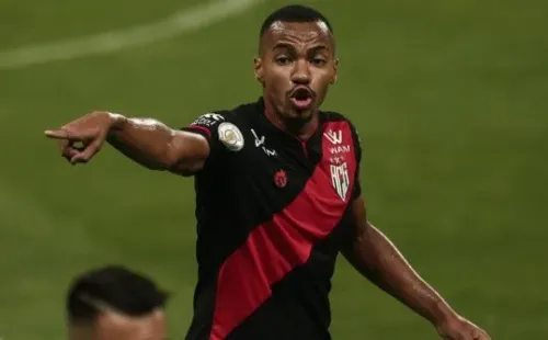 Marlon Freitas tem contrato com o Atlético-GO até dezembro (Foto: Ettore Chiereguini/AGIF)