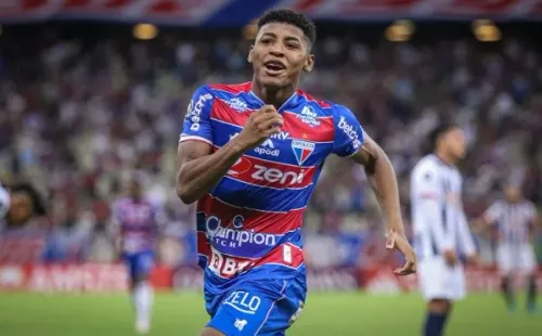 Hercules comemora gol da vitória do Fortaleza – Foto: Lucas Emanuel/AGIF