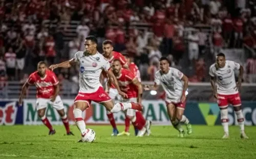 (Foto: Celio Junior/AGIF)