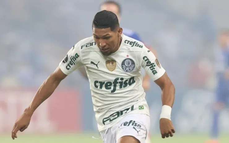 Foto: Cesar Greco – Rony foi titular contra o Emelec e deve começar do banco contra a Juazeirense neste sábado