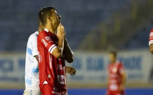 Foto: (Marcos Zanutto/AGIF) - O Vila Nova ainda não venceu na Série B