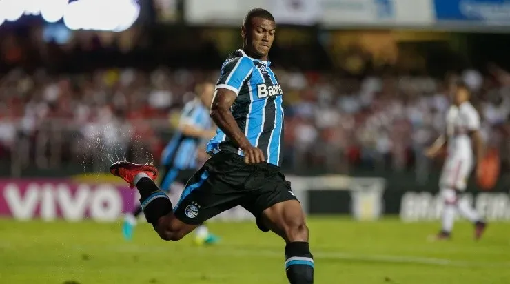 Marcello Zambrana/AGIF - Walace em atuação pelo Grêmio.