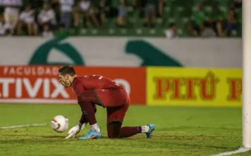 Foto: (Thomaz Marostegan/Guarani FC) - Kozlinski em ação pelo Guarani no duelo contra o Criciúma