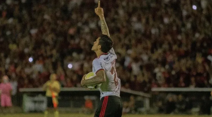 Foto: Aldo Carvalho/AGIF - Pedro ajudou diretamente na virada do Flamengo.