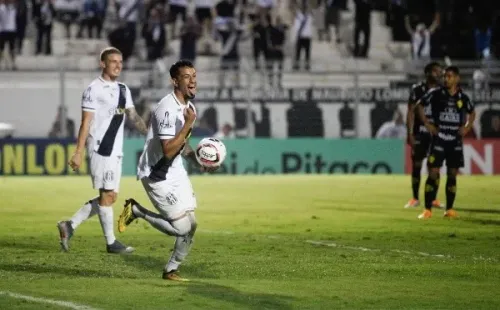 Rogério Capela/AGIF/ Lucca comemorando gol da Ponte Preta.