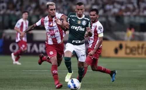 Ettore Chiereguini/AGIF/ Palmeiras em campo contra o Petrolero, no Allianz Parque.