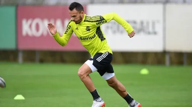 Foto: Ricardo Duarte/Internacional/Divulgação - O lateral deve seguir na equipe inicial contra os paraguaios