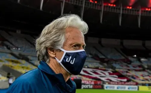 Foto: Thiago Ribeiro/AGIF – Jorge Jesus recebeu críticas ferrenhas de Hugo Cajudo, empresário de Abel e também de Paulo Sousa