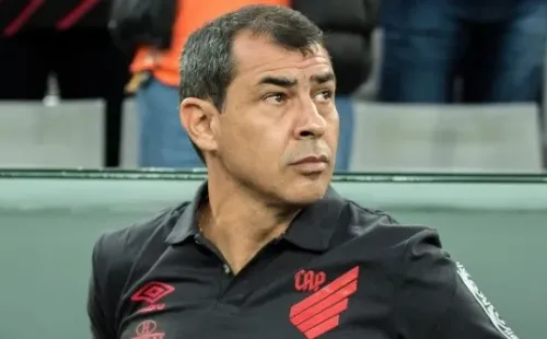 Carille ficou menos de um mês no comando do Athletico (Foto: Robson Mafra/AGIF)