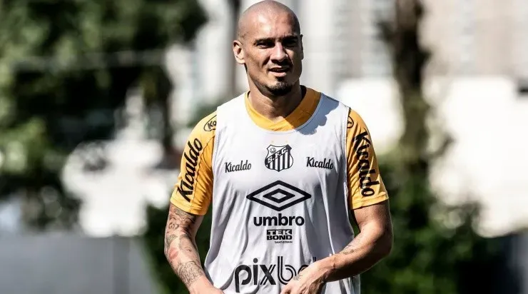Foto: Ivan Storti/Santos FC/Divulgação - Maicon: zagueiro foi baixa contra o Cuiabá, no Brasileirão