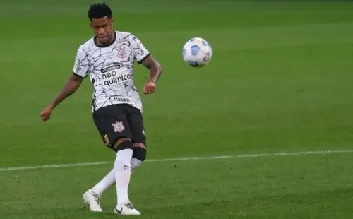 Marcello Zambrana/AGIF/ Gil em campo pelo Corinthians.