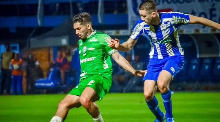 Foto: R.Pierre/AGIF - Andrey: volante lamentou erros do Coritiba diante do Avaí